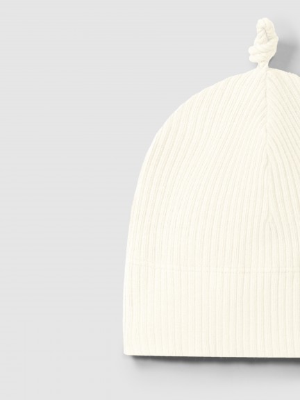 Gorro com nó em malha canelada Gorro com nó em malha canelada