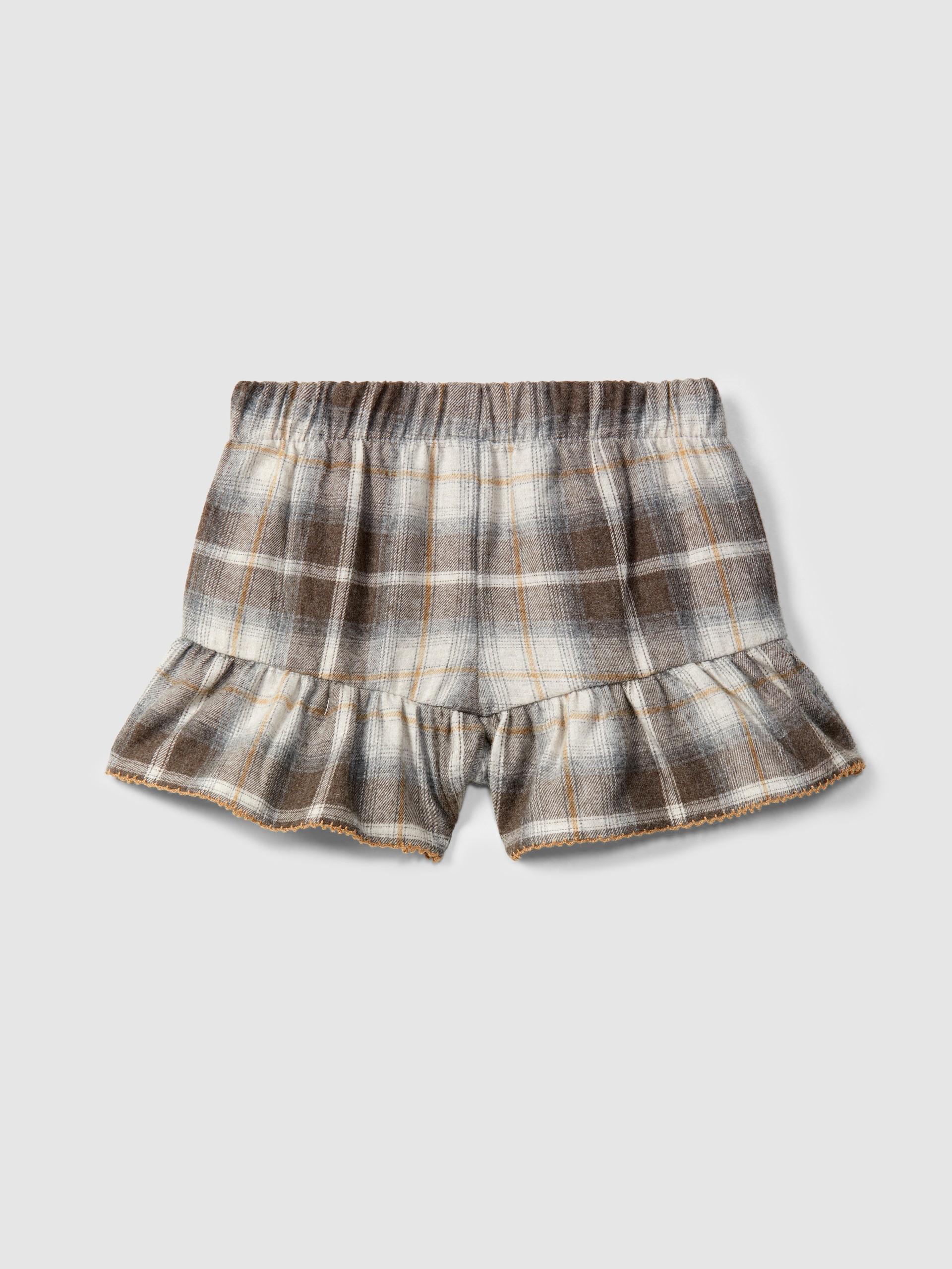 Pull-up check shorts with ruffle