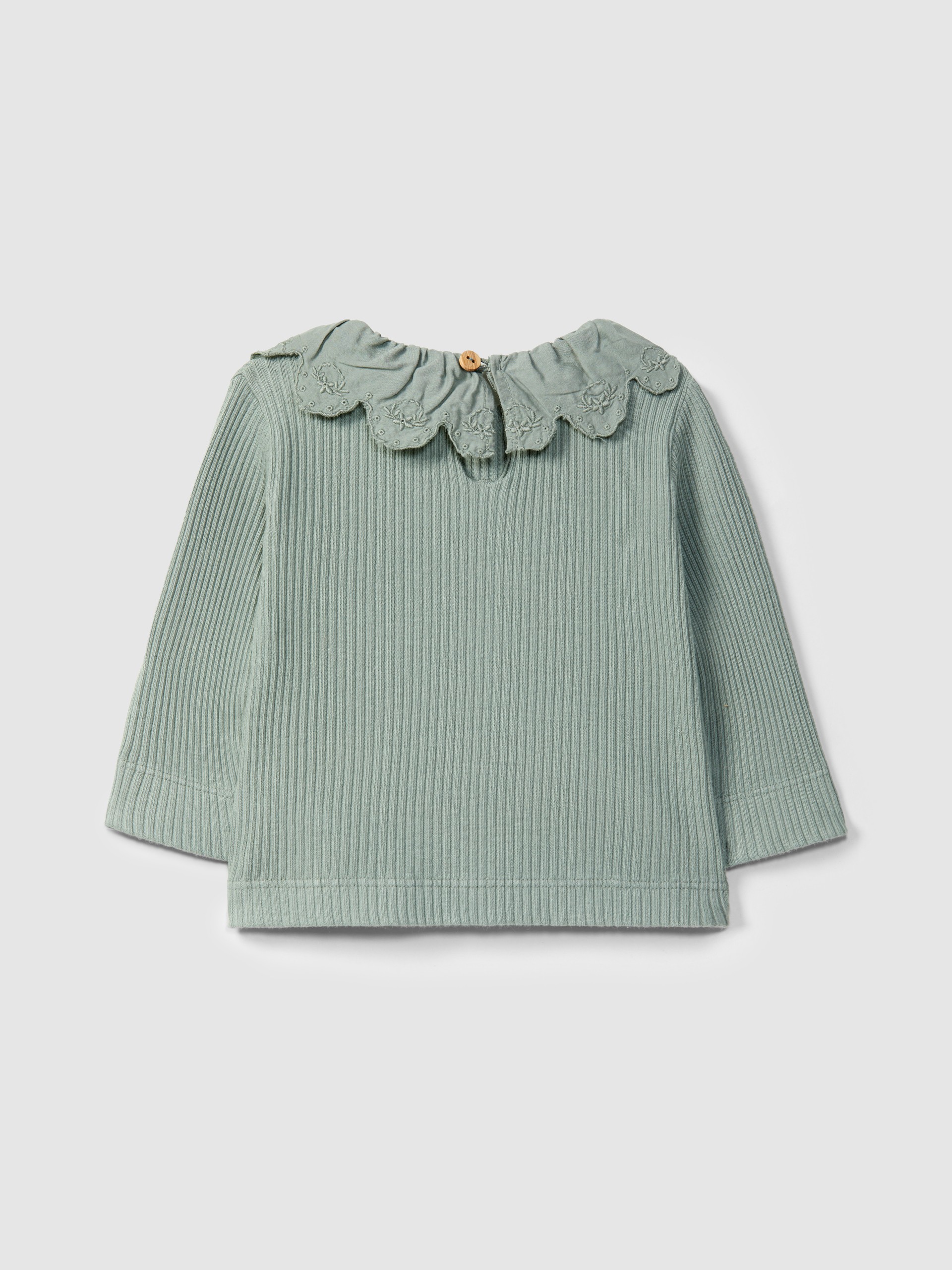 Longsleeve em malha canelada com gola de bordado inglês