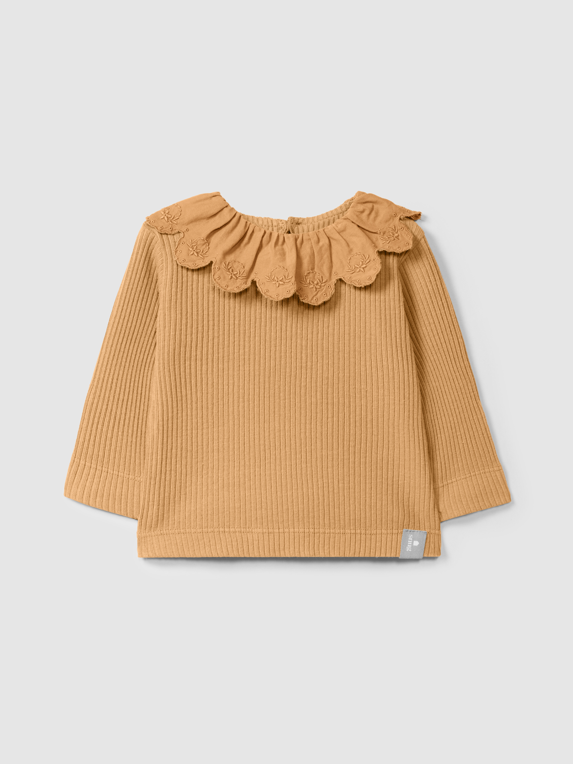 Longsleeve em malha canelada com gola de bordado inglês