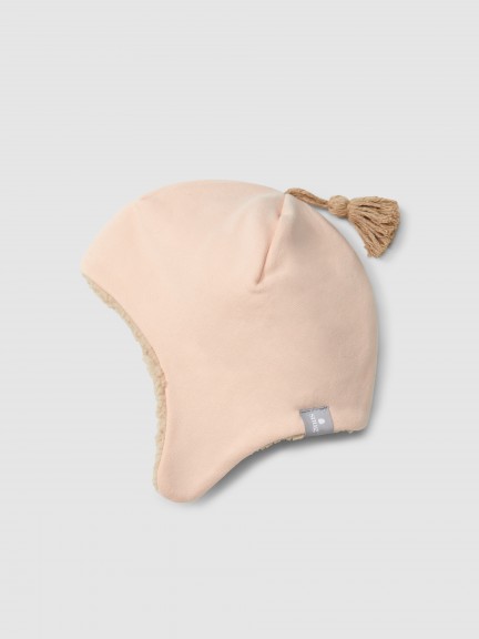Gorro en felpa con pomp�n e interior de pelo