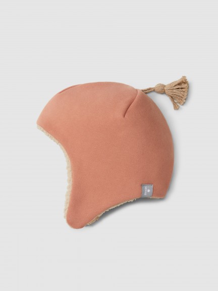 Beanie in plush with pom-pom and fur interior
