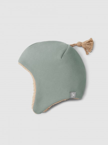 Beanie in plush with pom-pom and fur interior