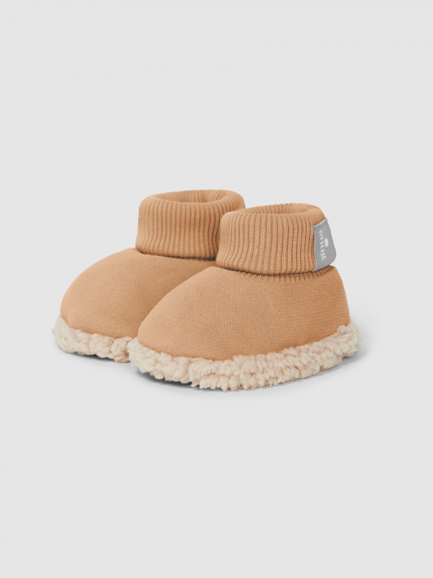 Plush booties with fur detail Plush booties with fur detail