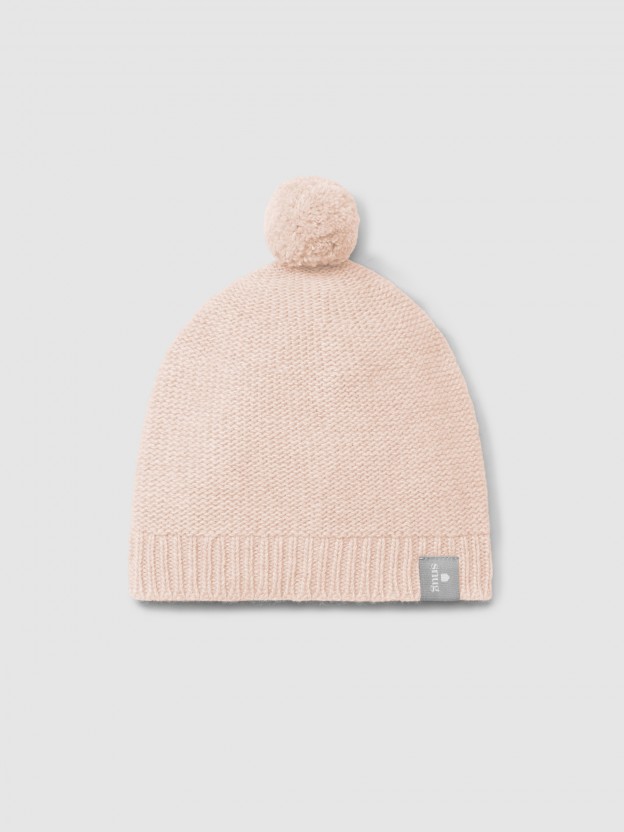 Knitted beanie with pom-pom Knitted beanie with pom-pom