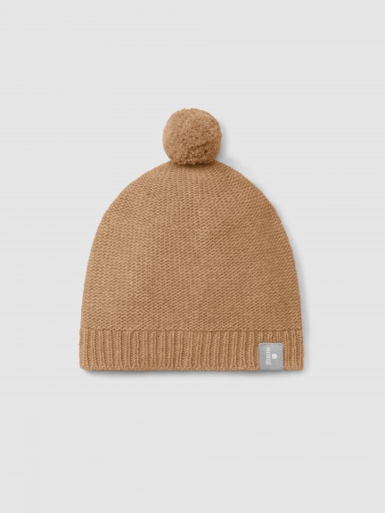 Knitted beanie with pom-pom