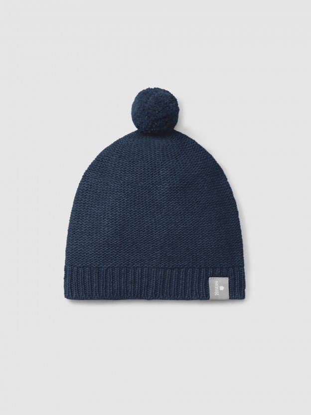 Knitted beanie with pom-pom Knitted beanie with pom-pom