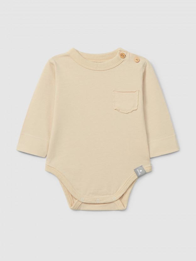 Organic cotton collarless bodysuit with pocket Organic cotton collarless bodysuit with pocket