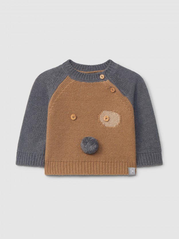 Knitted jumper with embossed details