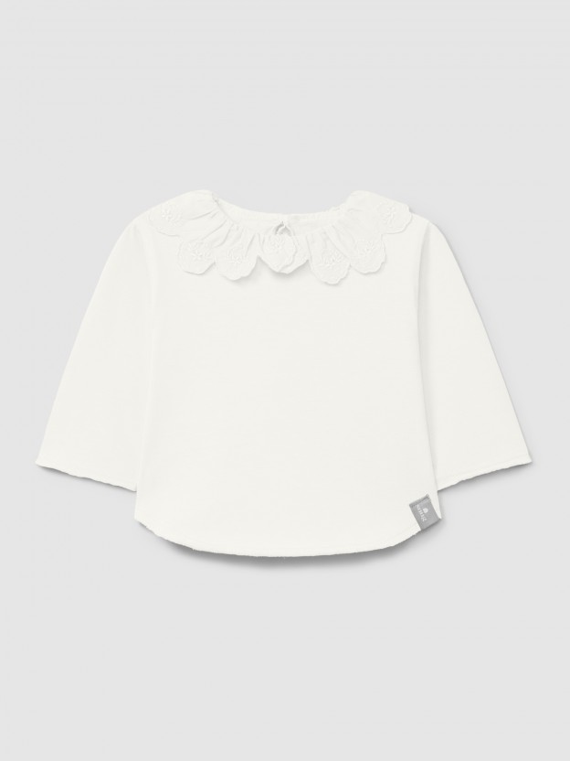 Organic cotton longsleeve with ruffled English embroidery collar Organic cotton longsleeve with ruffled English embroidery collar