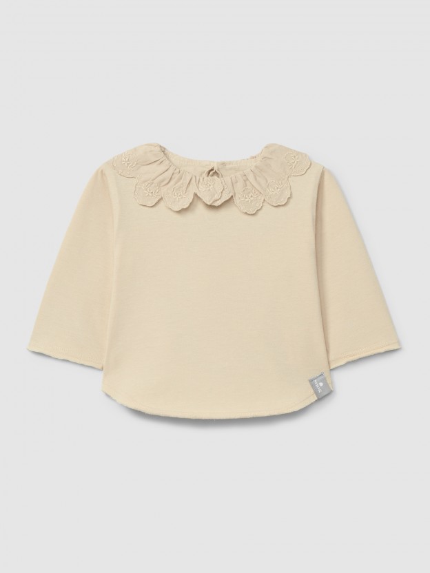 Organic cotton longsleeve with ruffled English embroidery collar Organic cotton longsleeve with ruffled English embroidery collar