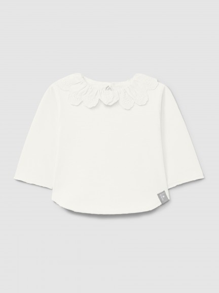 Camiseta de manga larga con cuello de volante en bordado inglés en algodón orgánico Camiseta de manga larga con cuello de volante en bordado inglés en algodón orgánico