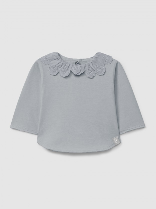 Organic cotton longsleeve with ruffled English embroidery collar Organic cotton longsleeve with ruffled English embroidery collar