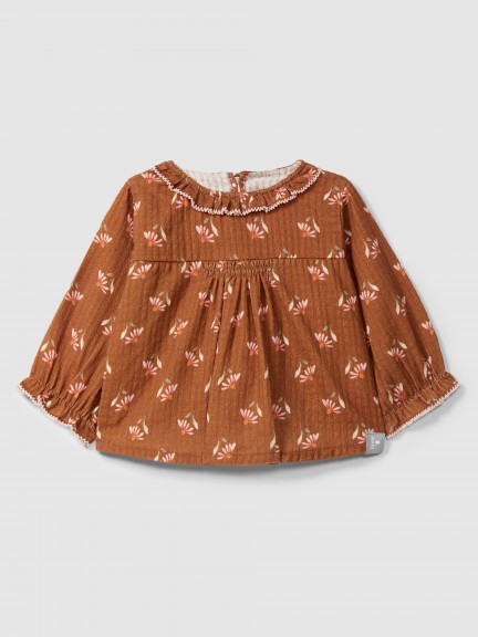 Floral blouse with ruffled collar