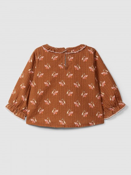 Floral blouse with ruffled collar Floral blouse with ruffled collar