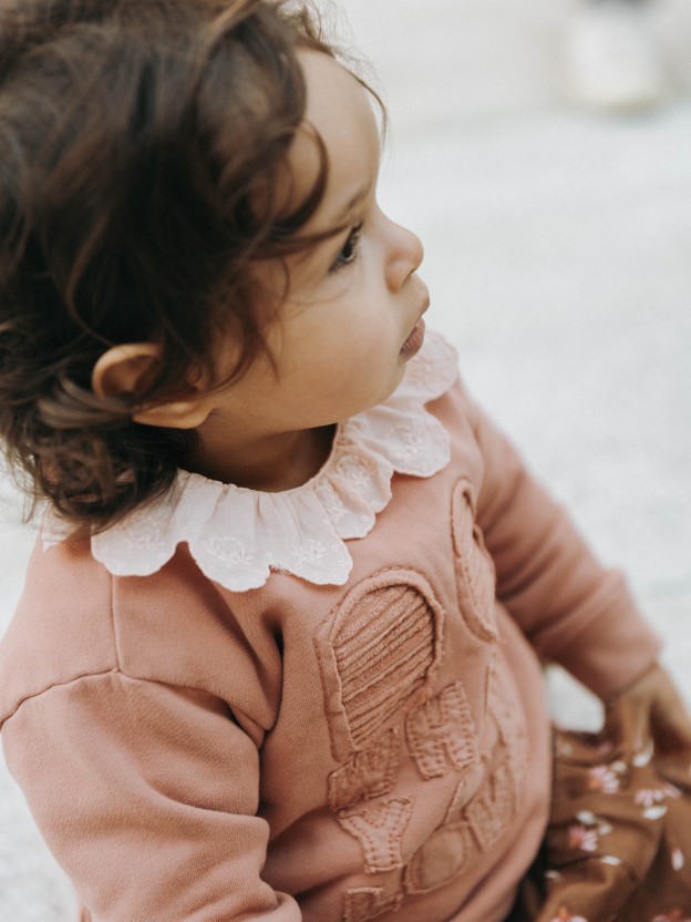Organic cotton longsleeve with ruffled English embroidery collar Organic cotton longsleeve with ruffled English embroidery collar