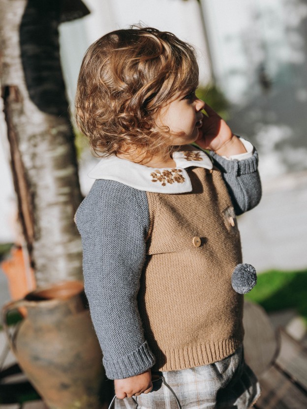Longsleeve with collar embroidered flowers Longsleeve with collar embroidered flowers