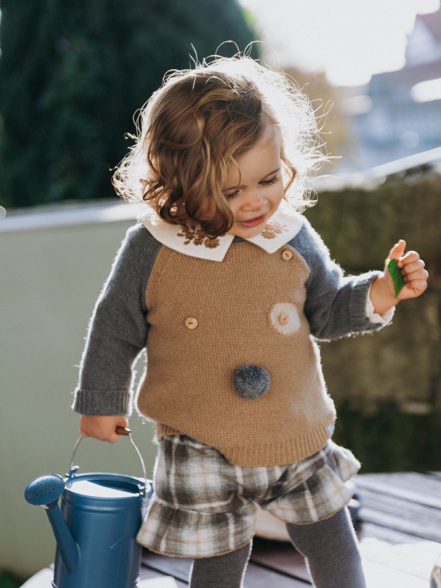 Pull-up check shorts with ruffle