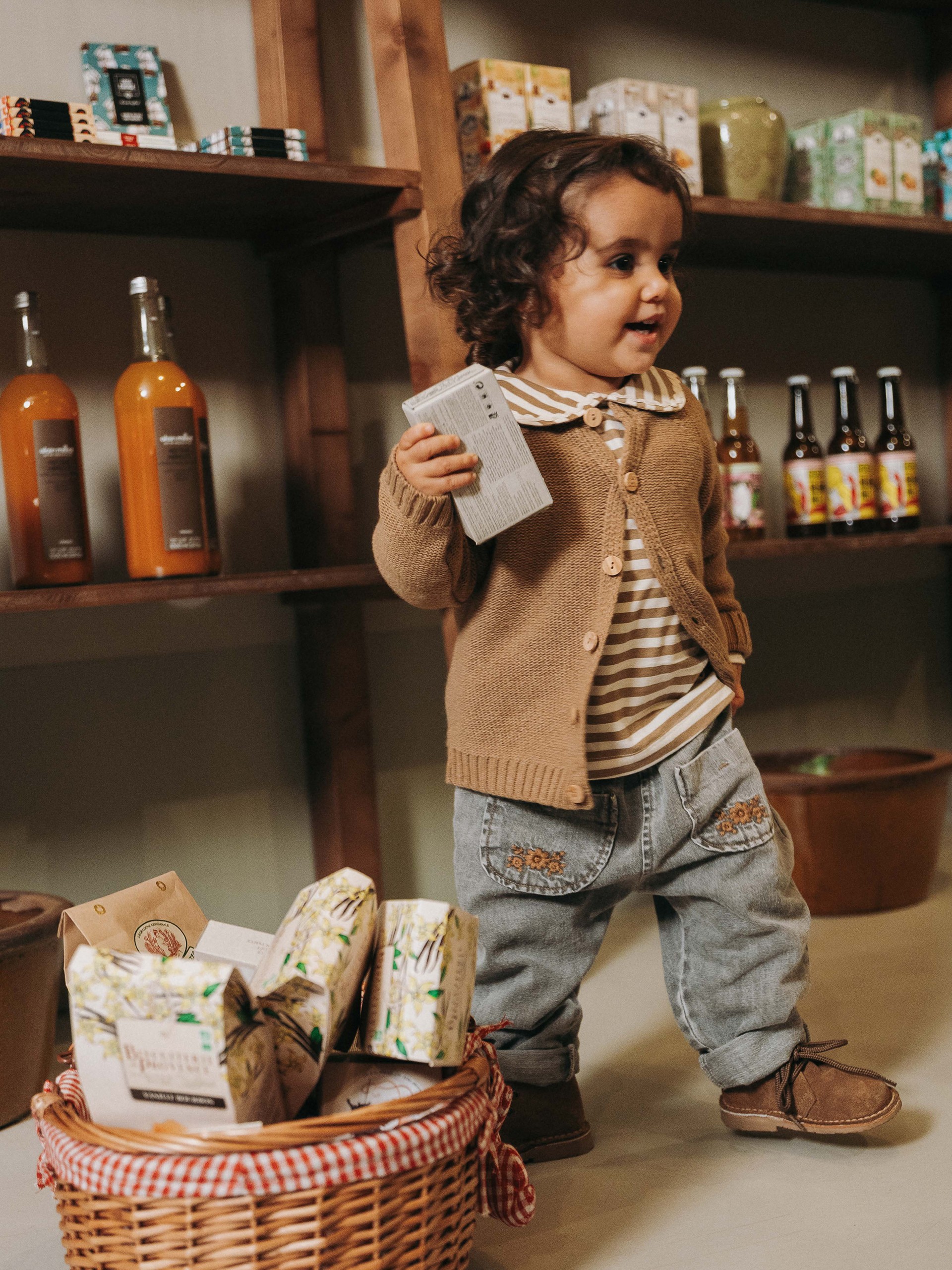 Organic cotton denim pull-up pants with embroidery detail