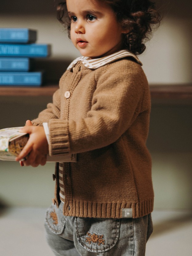 Knitted cardigan with a round neck