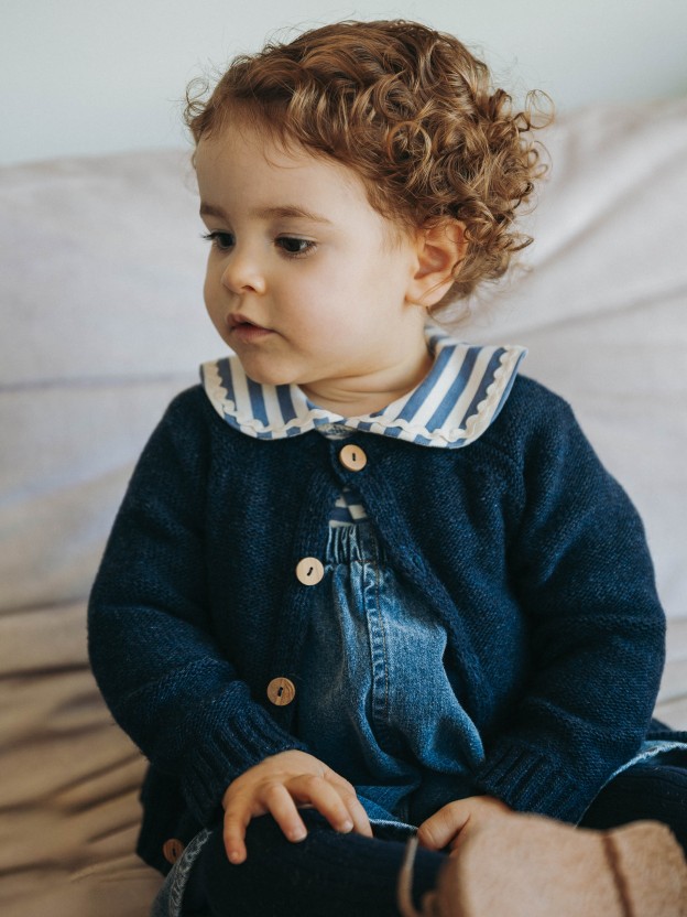 Knitted cardigan with a round neck Knitted cardigan with a round neck