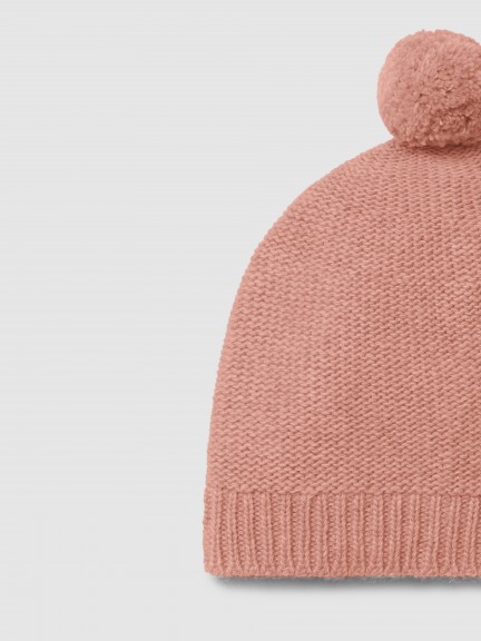Knitted beanie with pom-pom Knitted beanie with pom-pom