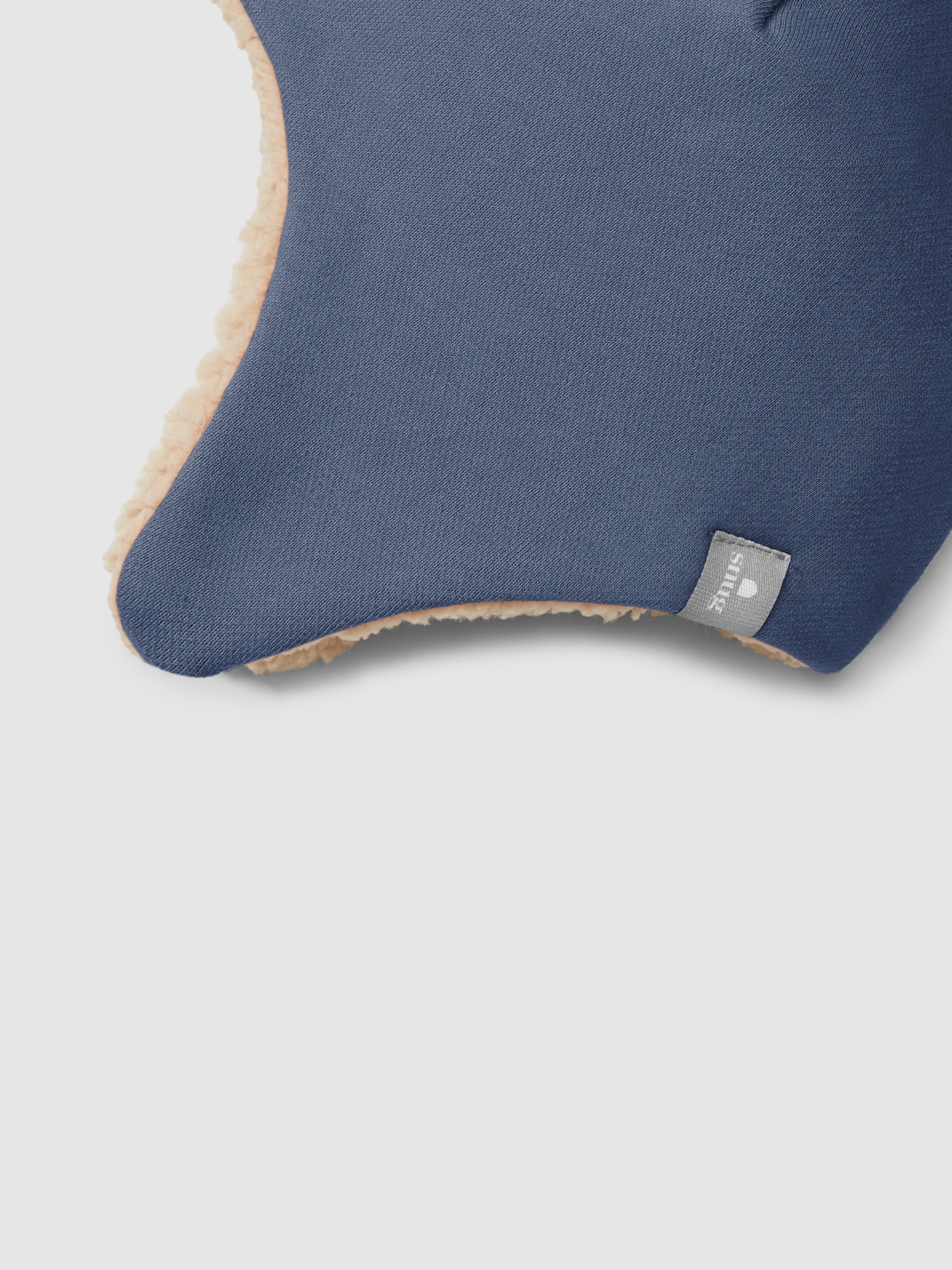 Beanie in plush with pom-pom and fur interior