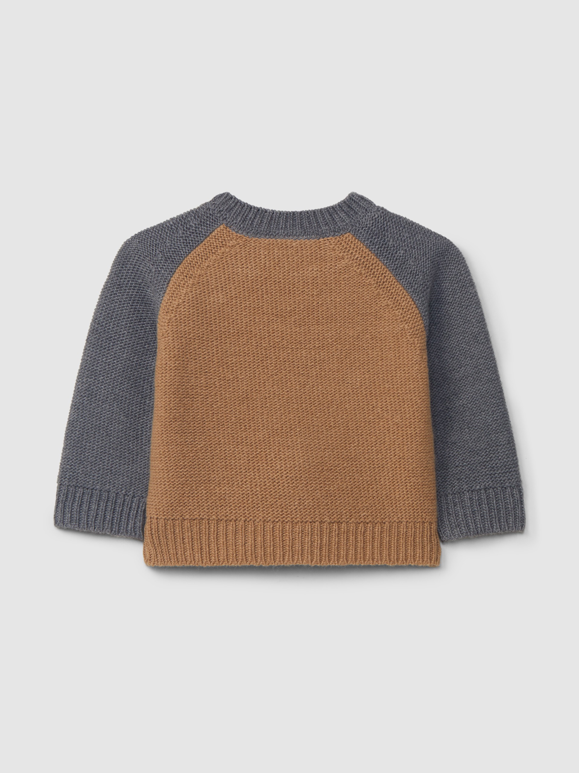 Knitted jumper with embossed details