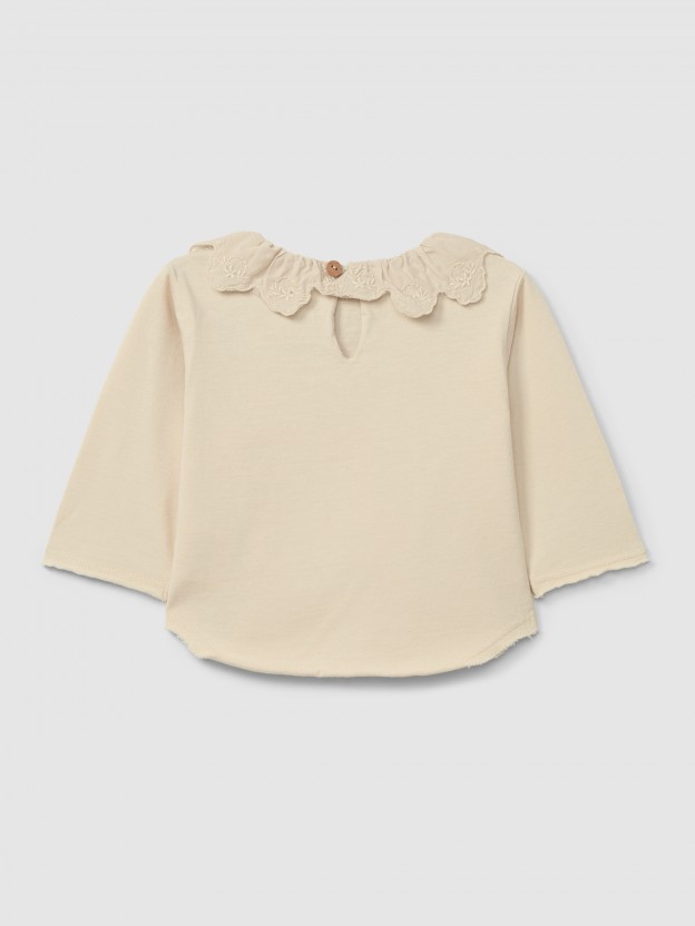 Organic cotton longsleeve with ruffled English embroidery collar Organic cotton longsleeve with ruffled English embroidery collar