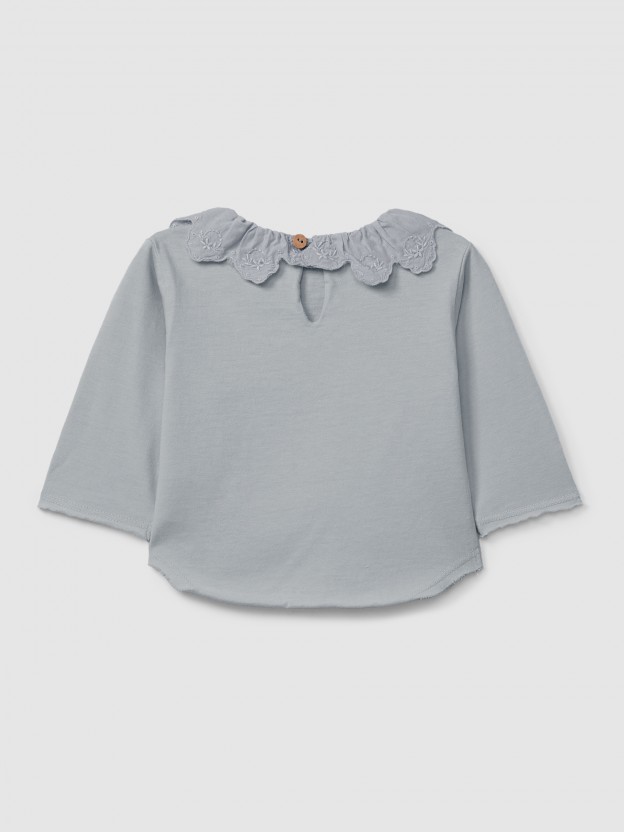 Organic cotton longsleeve with ruffled English embroidery collar Organic cotton longsleeve with ruffled English embroidery collar