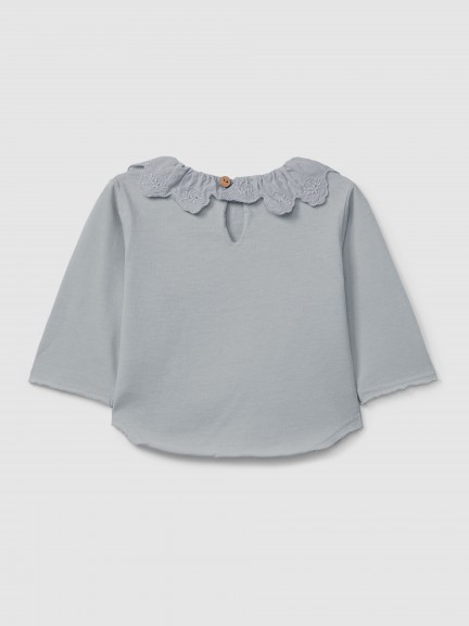 Organic cotton longsleeve with ruffled English embroidery collar Organic cotton longsleeve with ruffled English embroidery collar
